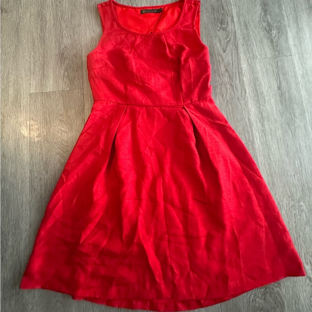 Elegant Red Sleeveless Dress